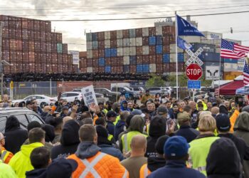 Opinion: Who Are the Longshoremen Really Striking Against?