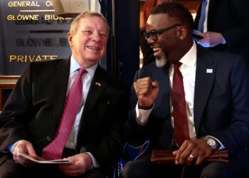 Political Earthquake Rocks Illinois as Dick Durbin Announces Retirement, Triggering a Scramble to Replace No. 2 Democrat in U.S. Senate