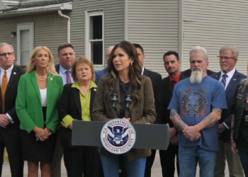 Kristi Noem Deports Two During Illinois Visit, Criticizes Pritzker for Sanctuary Policies During Press Conference with Victims’ Families