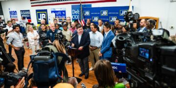 Opinion: As Pritzker Plays Host to Runaway TX Democrats, IL Republican Leaders Play Dead