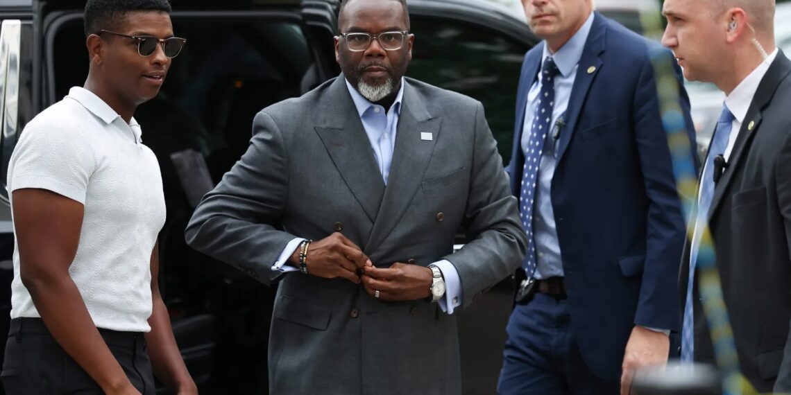 Mayor Johnson Protected by 150 Chicago Cops While Claiming City Is ‘Safe’