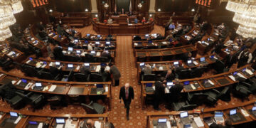 Illinois Lawmakers Set to Earn Up to $128,000 for a Part-Time Job Under New Budget
