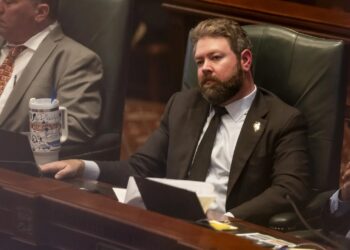 Illinois Law Allows Politicians to Collect Two Taxpayer-Funded Government Salaries