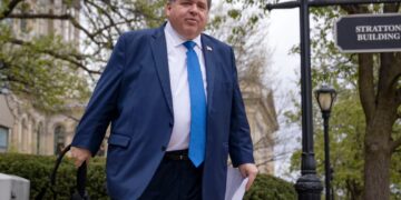 For a ‘Businessman,’ Pritzker’s Billions Haven’t Grown Much