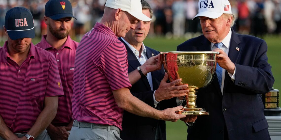Trump Receives Hero’s Welcome at Presidents Cup in DuPage County