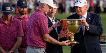Trump Receives Hero’s Welcome at Presidents Cup in DuPage County